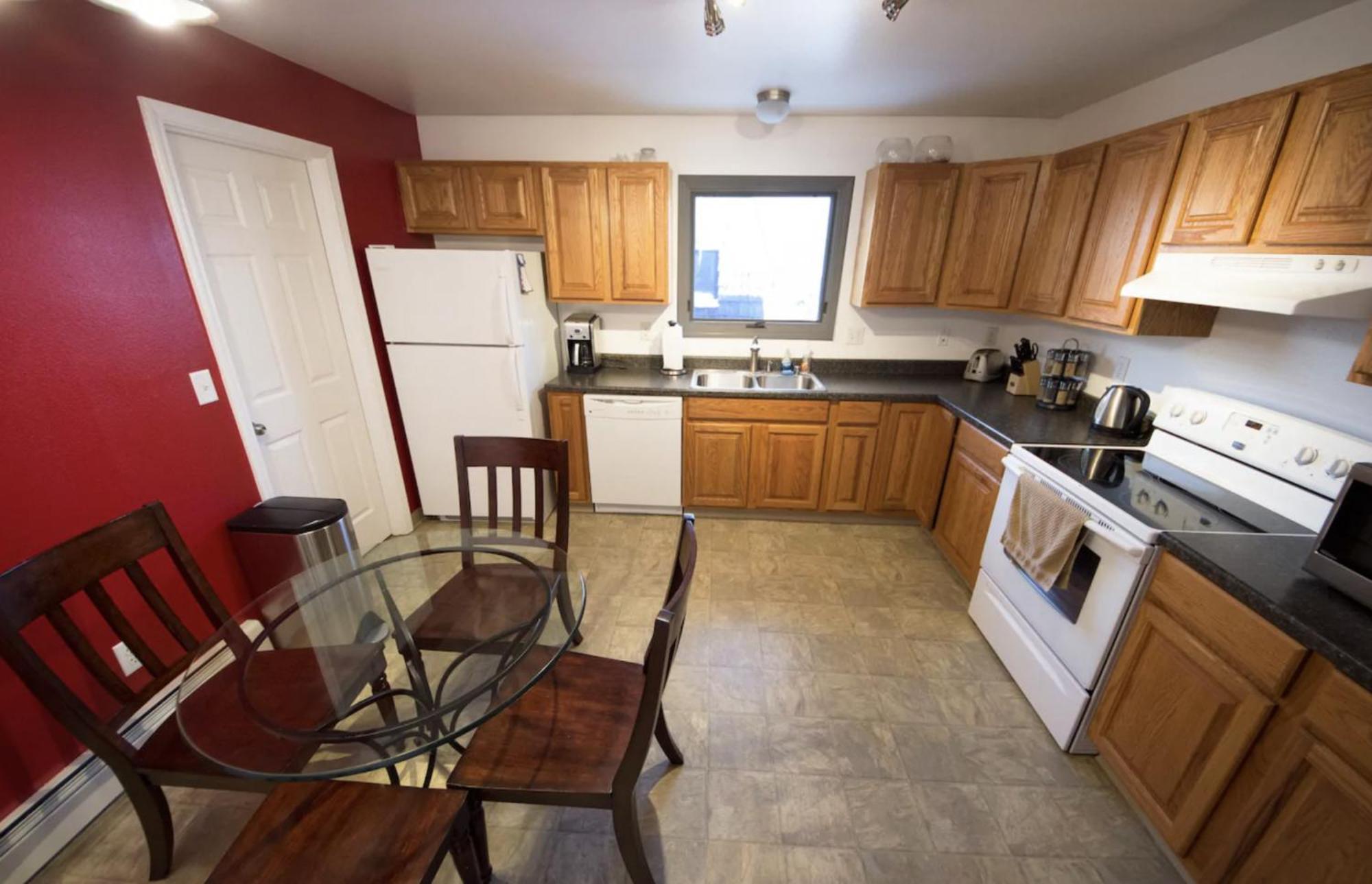 Stay Anchorage! Furnished Two Bedroom Apartments With High Speed Wifi Pokoj fotografie