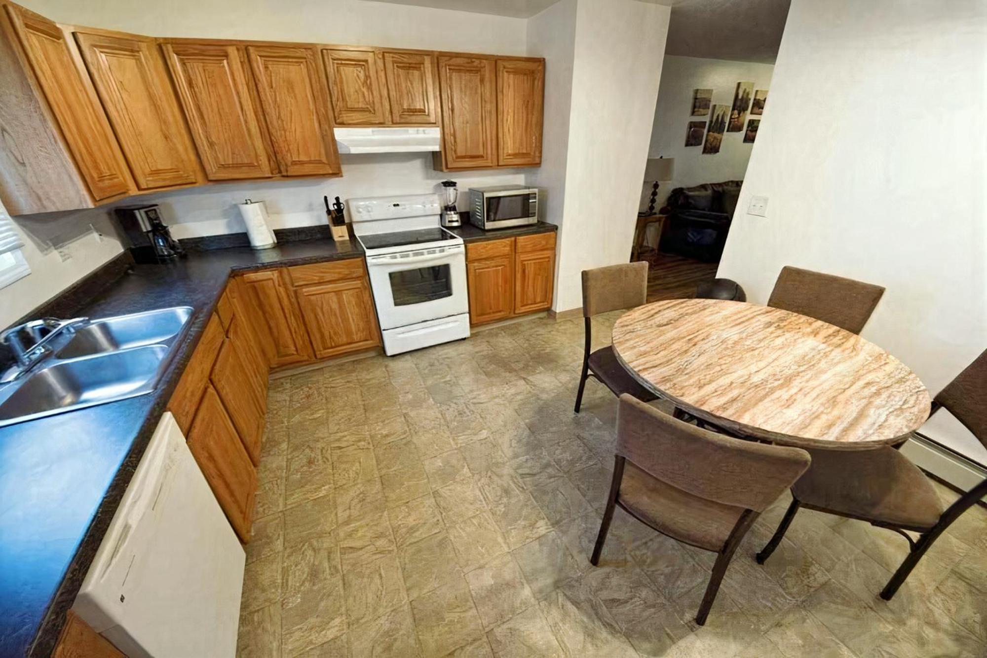 Stay Anchorage! Furnished Two Bedroom Apartments With High Speed Wifi Pokoj fotografie